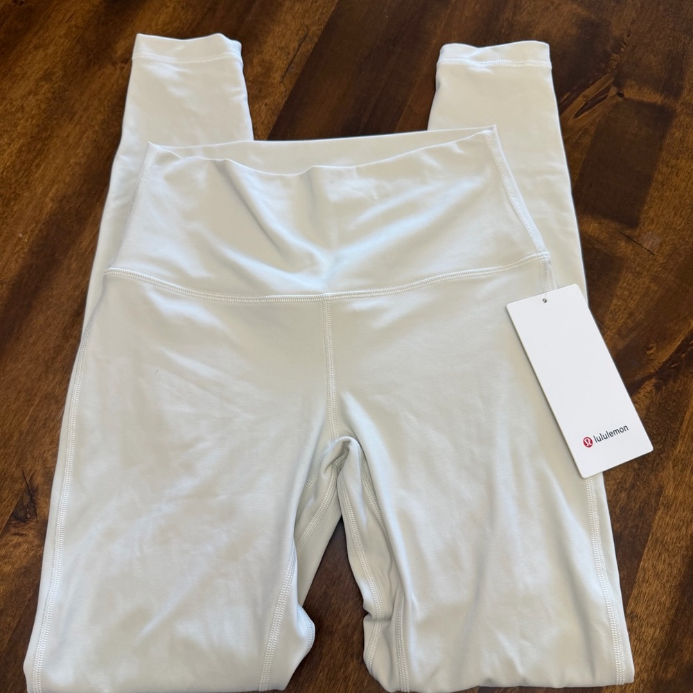 Women’s leggings lululemon Align HR
Pant 28" size 6 NWT Bone